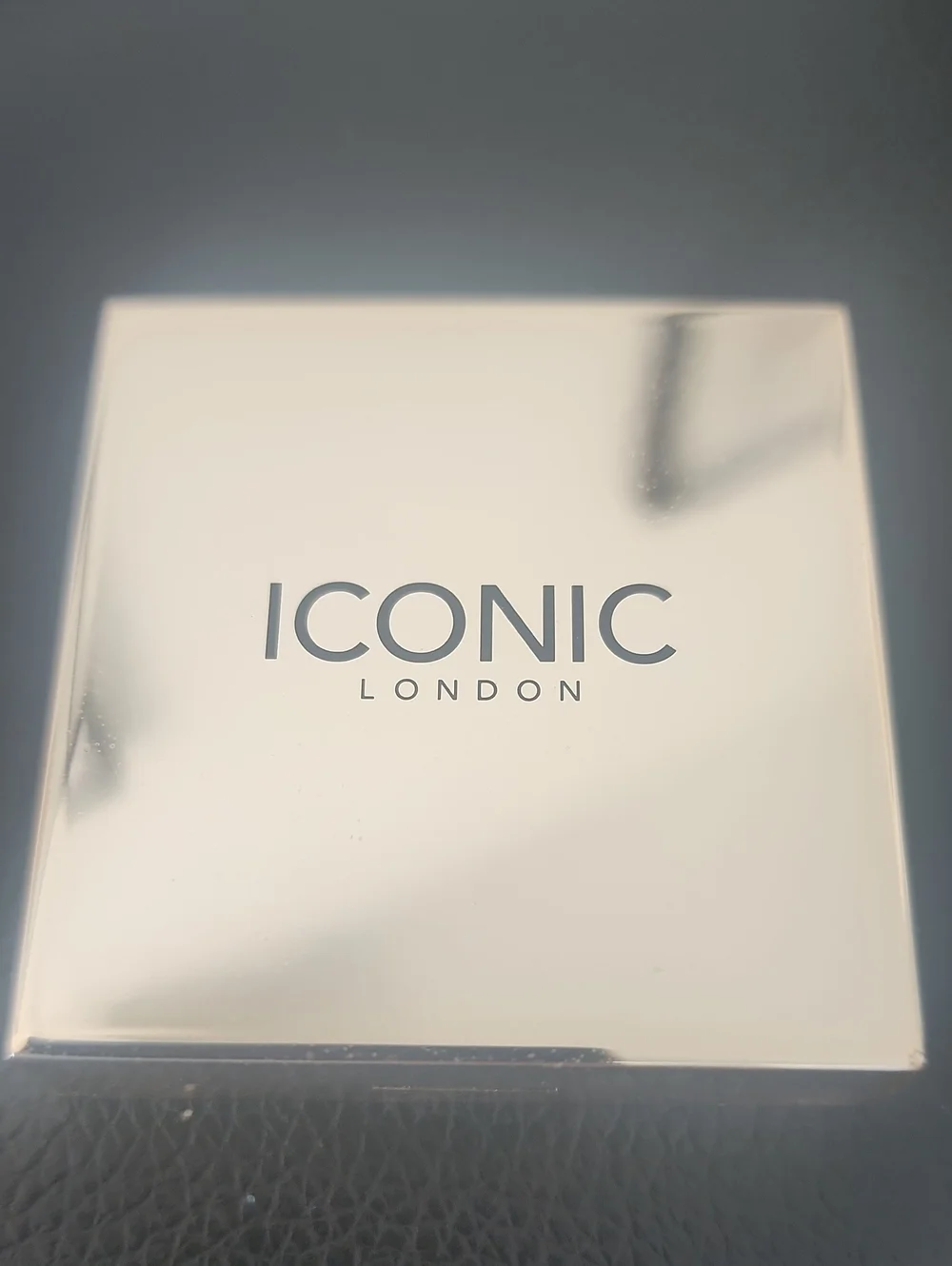 ICONIC London Pressed Powder Compact - Beige Brown Finish